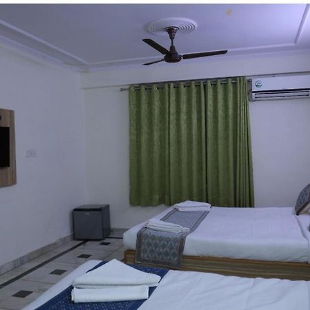 Hotel Star Palace - Near Karol Bagh Metro Delhi  Exterior foto